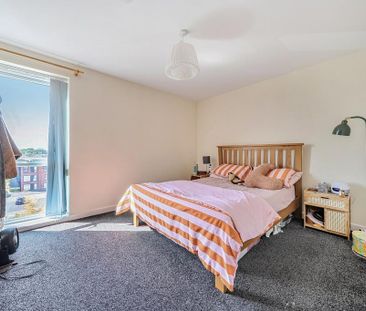 3 bedroom flat to rent - Photo 5