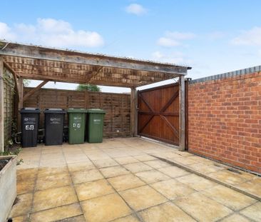 4 bedroom semi-detached house to rent - Photo 3