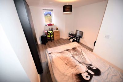 1 bedroom Flat in Welton Road, Leeds - Photo 5