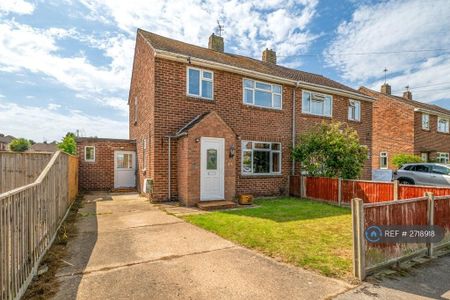 3 bedroom semi-detached house to rent - Photo 5