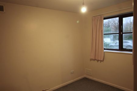 Fryers Court, High Wycombe - Photo 2