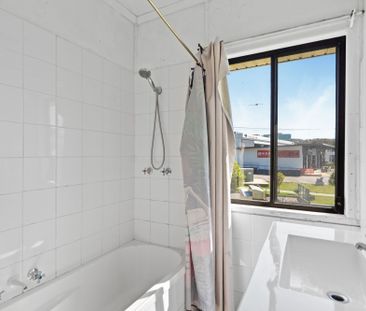 69 Mount Gravatt Capalaba Road, Upper Mount Gravatt QLD 4122 - Hous... - Photo 2