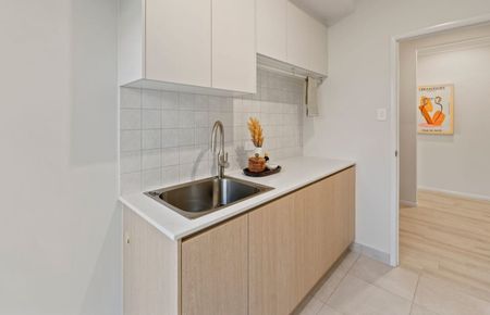 STUNNING 4 BEDROOM HOME IN BURDELL BUILT AS A DISPLAY HOME + STUDY! - Photo 4