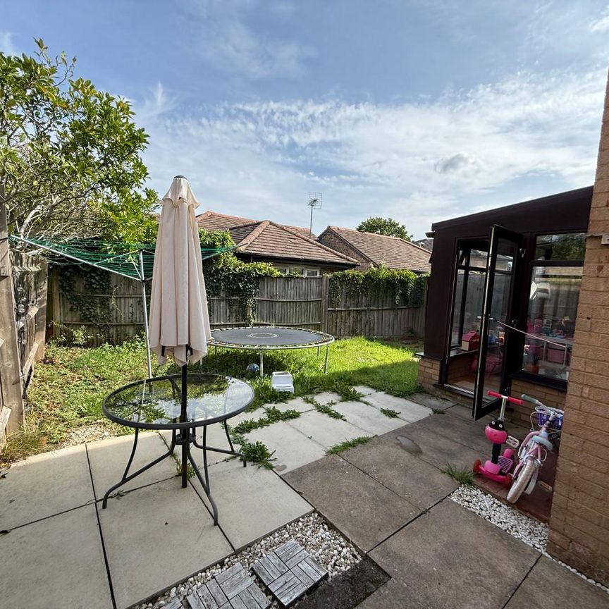 3 Bed House - Detached - Photo 1