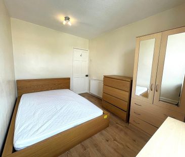 4 bedroom terraced house to rent - Photo 6