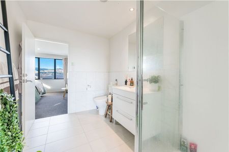 Immaculate 3 bedroom townhouse with garage! - Photo 4