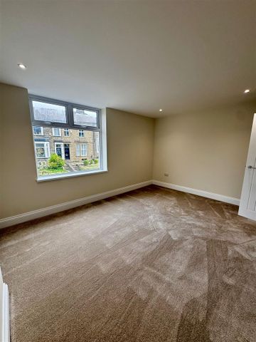 3 bed house to rent in Coal Clough Lane, Burnley, BB11 - Photo 5