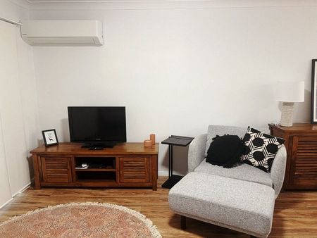 FULLY FURNISHED - Bright and Breezy in the heart of Toowong - Photo 2