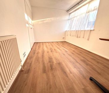 5 bedroom end of terrace house to rent - Photo 2