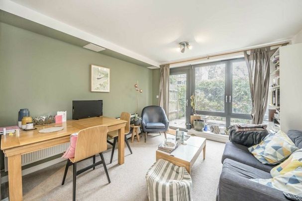 Pooles Park, Finsbury Park, N4 - Photo 1