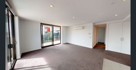 North West Corner Apartment with Large Wraparound Balcony - Photo 2