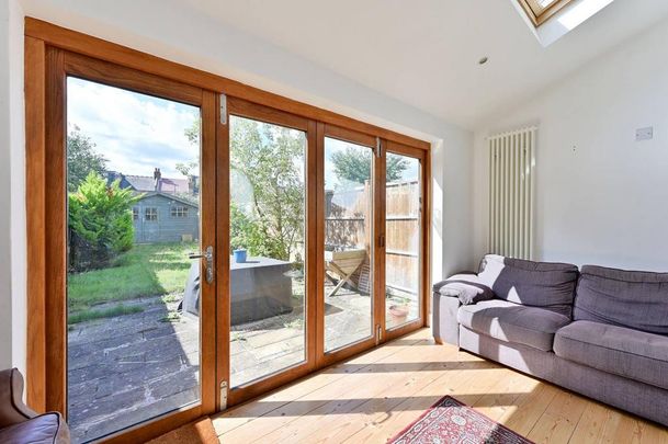 3 bedroom terraced house to rent - Photo 1