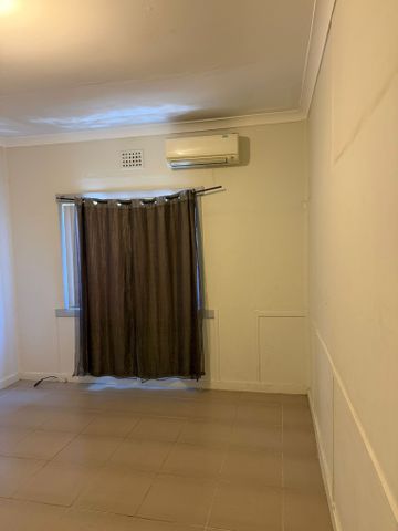 Spacious & Convenient Family Home in Prime Old Guildford Location! - Photo 2