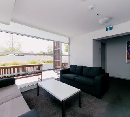 Medium 1 Bedroom with balcony style 1 - Photo 3