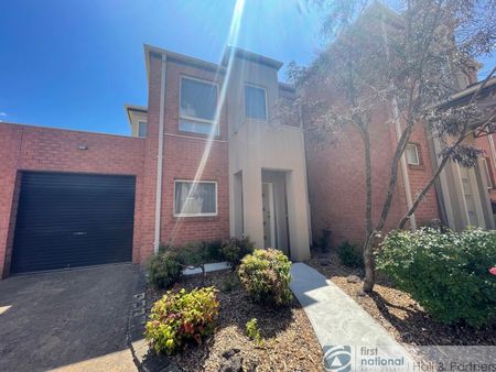 SPACIOUS 3 BEDROOM TOWNHOUSE - Photo 2