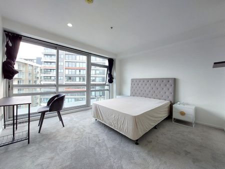 Recently Renovated Apartment - Photo 5