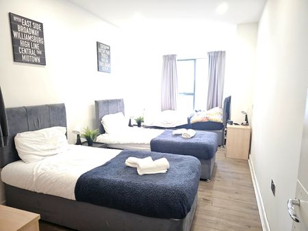 1 Bed Flat, Butchers Road, E16 - Photo 2