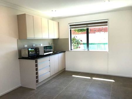 1 bedroom unit in Pakuranga - Photo 2