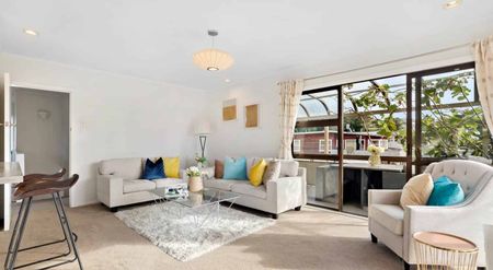 Eskdale Road, Birkdale 7 bedrooms Water include - Photo 4