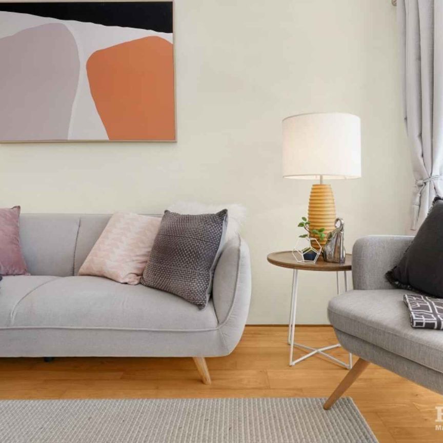 Huge 68sqm Private Garden Apartment - Photo 1