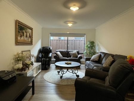 Features Rich Home In Prime Clyde Location - Photo 3
