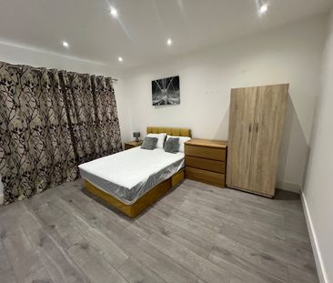 Room in a Shared House, Lodore Gardens, NW9 - Photo 4