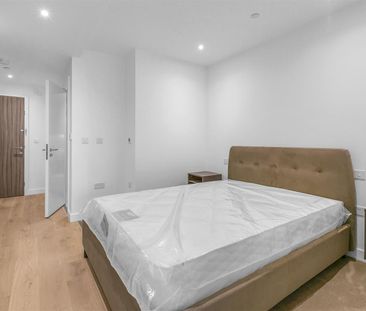 37 Clarendon Road, Watford - Photo 5