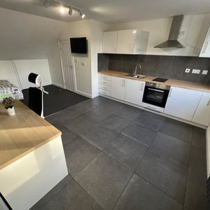 1 bed Semi-Detached House for Rent - Photo 2