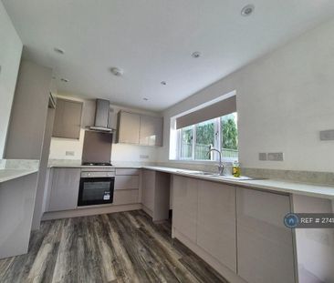 3 bedroom semi-detached house to rent - Photo 4