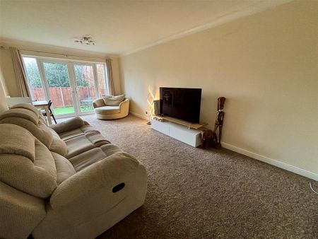 2 bedroom maisonette to rent - Photo 2