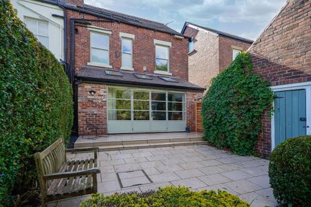 4 bedroom semi-detached house to rent - Photo 4