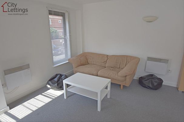 2 bedroom ground floor flat to rent - Photo 1
