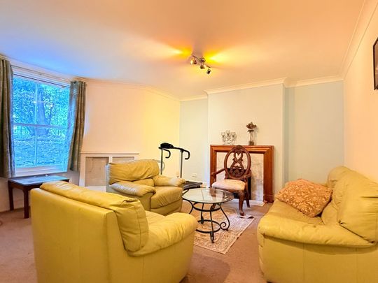 2 Bed Flat, Warwick Gardens, W14 - Photo 1