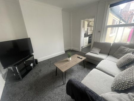 5 bedroom terraced house to rent - Photo 2