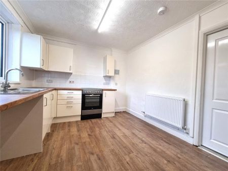 3 bedroom semi-detached house to rent - Photo 5