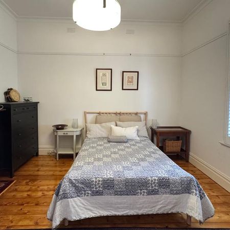 Enchanting Edwardian - Fully Furnished 6-7 Month Lease - Photo 5