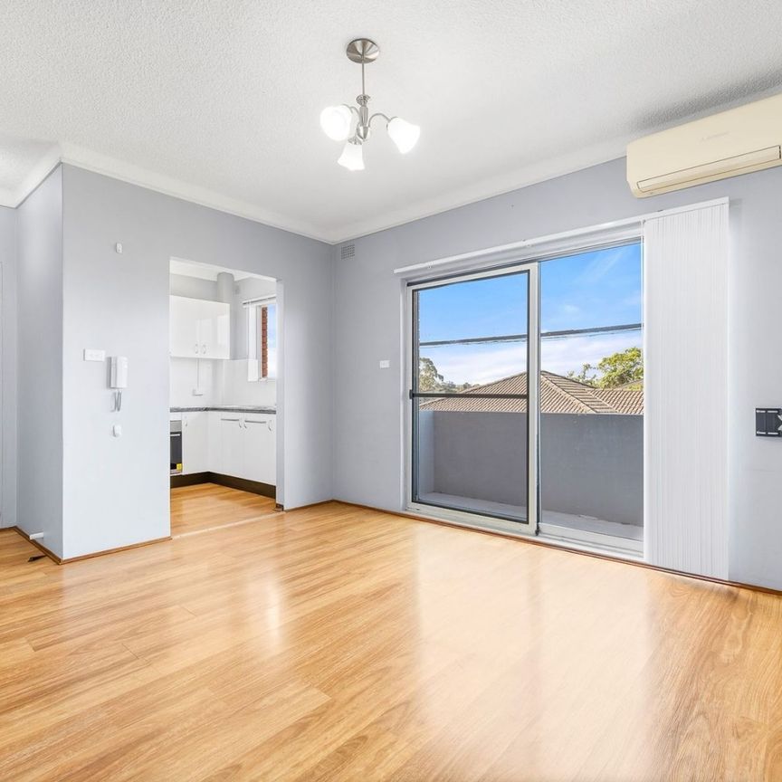 2 Bedroom Unit&comma; in a Prime Location&excl; - Photo 1