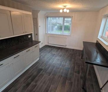 Summer Hall Ing, Wyke, BD12 - Photo 2