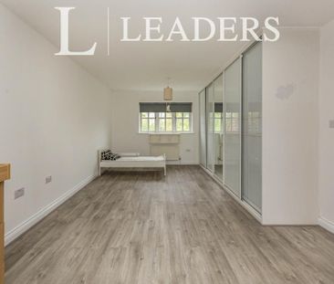 5 bedroom detached house to rent - Photo 3