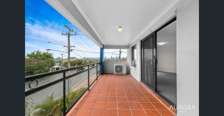 Spacious Camp Hill Apartment with City Views, Pool Access & Entertainer’s Balcony - Photo 5