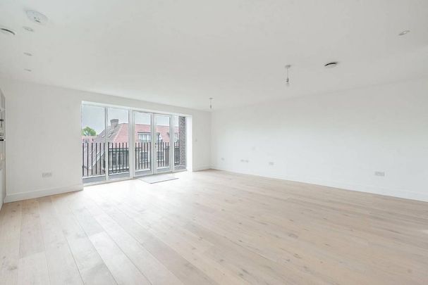 3 bedroom flat to rent - Photo 1