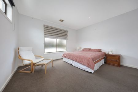 42B Daley St, Bentleigh VIC 3204 - Townhouse For Rent | Domain - Photo 2