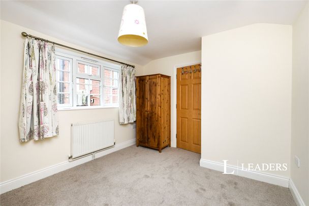 2 bedroom house to rent Wish Hill, Eastbourne, BN20 - Photo 1