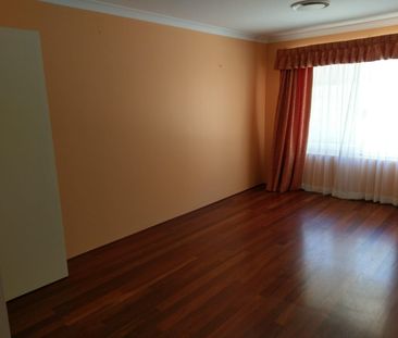 Well positioned large family home - Photo 6