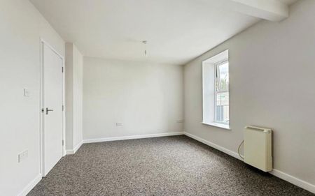 Deceptively spacious and nicely laid out is this lovely double bedroom apartment that benefits from being in one of the best locations in the village, and its been freshly redecorated too! You can walk to the train station and the local shops too! Call NOW to arrange a viewing! - Photo 4