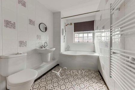 High Street, Oakham, LE15 - Photo 3