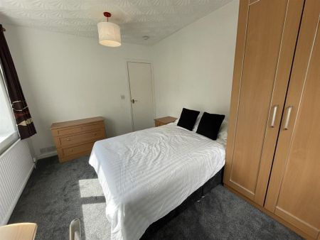 6 bedroom terraced house to rent - Photo 5