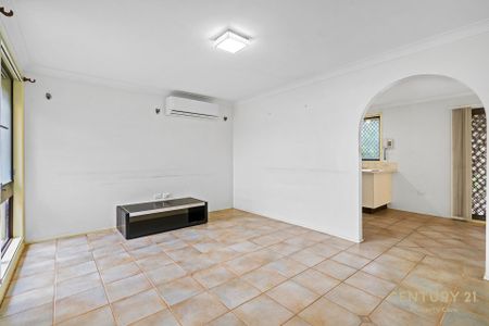 Lovely 3 Bedroom Family Home !! - Photo 4