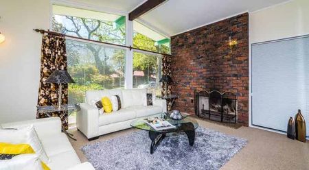 3 bedroom 1 bathroom - Photo 2