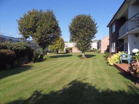 2 bedroom maisonette to rent - Photo 2
